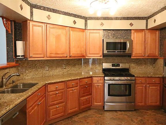 2nd image of 17931 Lake Manor Dr