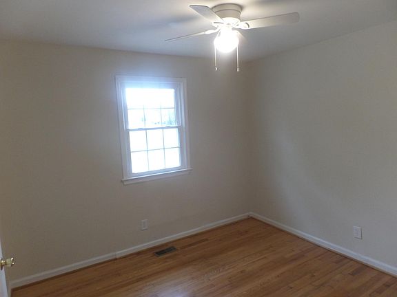 4th image of 32 S Jones St