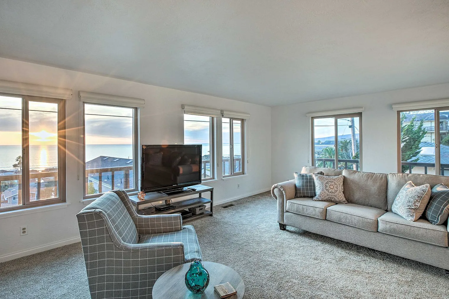 2 bed, 2.0 bath, 1646 sqft, $7,151 — Photo 1