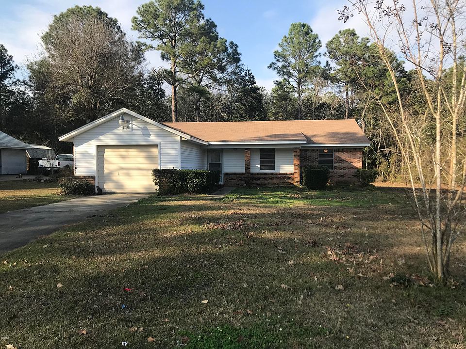 1st image of 1402 Hillcrest Dr
