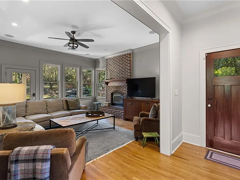 979 Springdale Rd NE — Photo 30