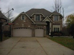 240 W Maple Ave, Roselle, IL 60172