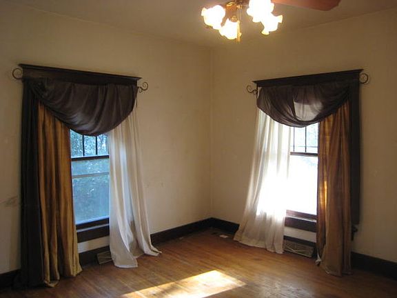 5th image of 703 S Lillian Ave