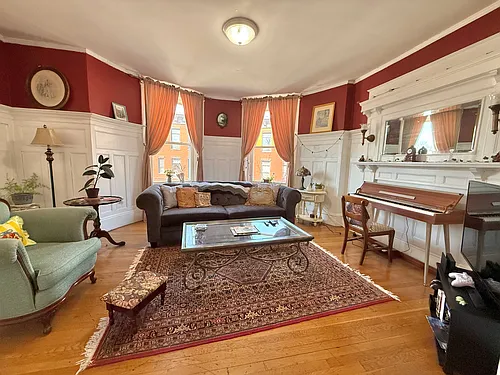 1908 Beacon St Photo 1