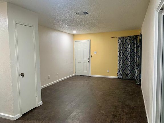 3rd image of 8824 Meadow Trace St