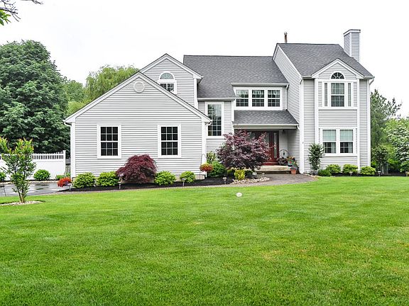 2nd image of 8 Hampshire Ct
