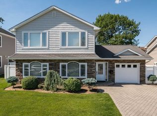 55 Bluebird Dr, Syosset, NY 11791