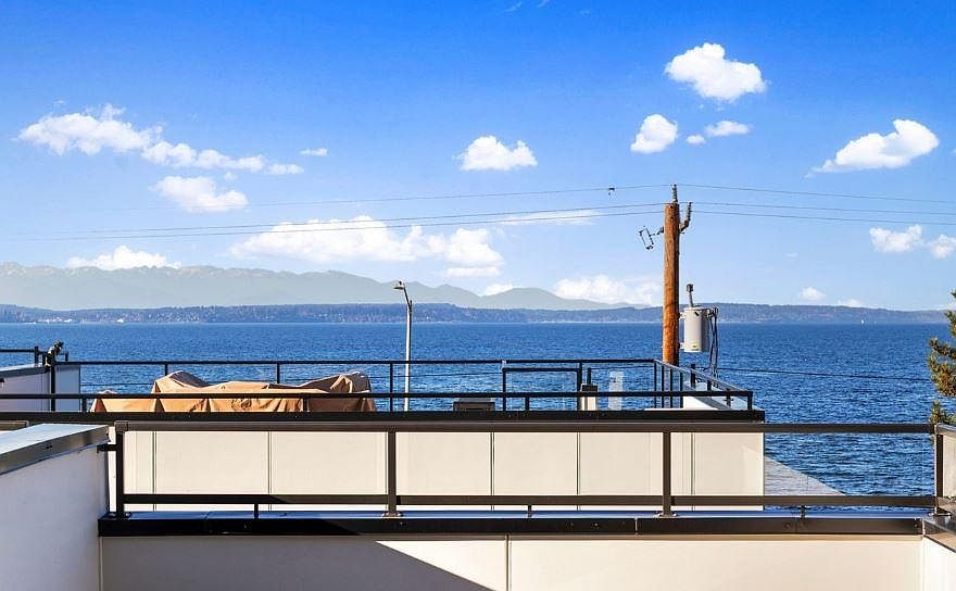 Rooftop deck view