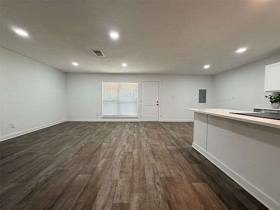 4th image of 124 W Way Dr