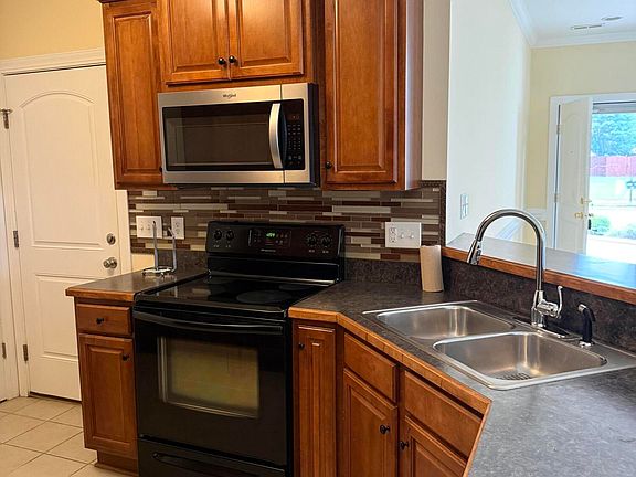 5th image of 2060 Cambria Drive #A