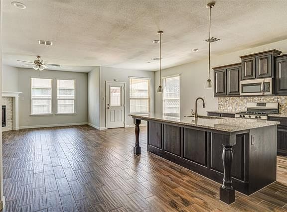 4th image of 2420 Coyote Ct