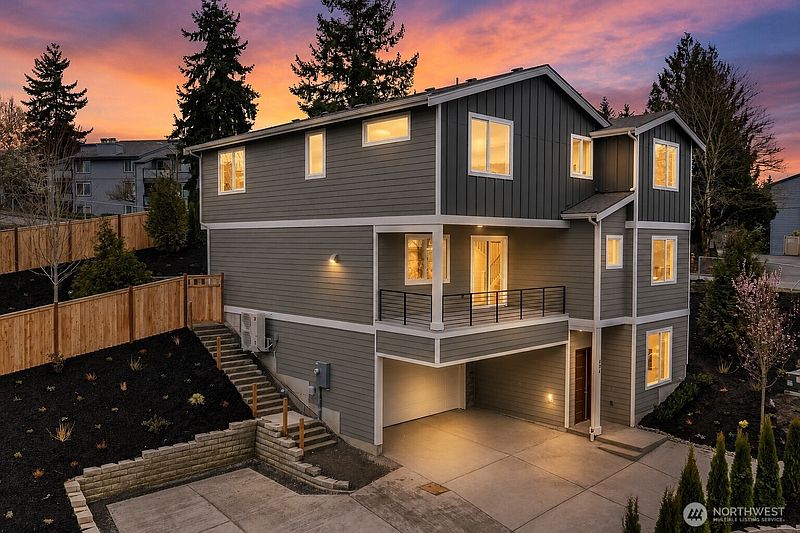 2nd image of 404 Edmonds Ave NE