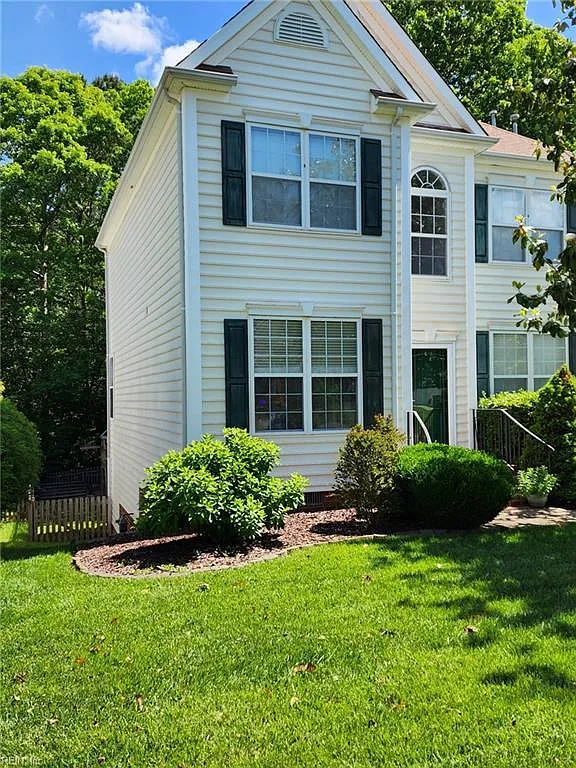 4 bed, 2.5 bath, 2217 sqft, $2,900 — Photo 2