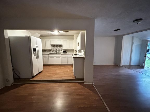 4th image of 875 Prospect St