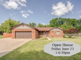 204 Meadow Dr, Bethalto, IL 62010