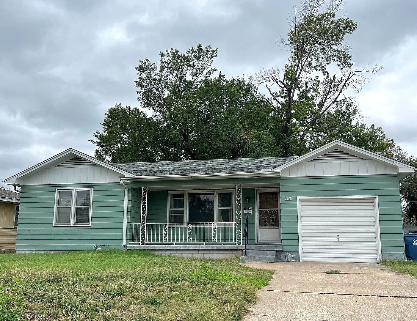 2 Bedroom 1 Bathroom House — Photo 1