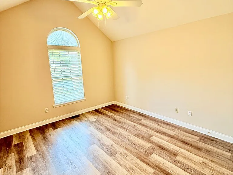 1148 S Elmwood Ave — Photo 25