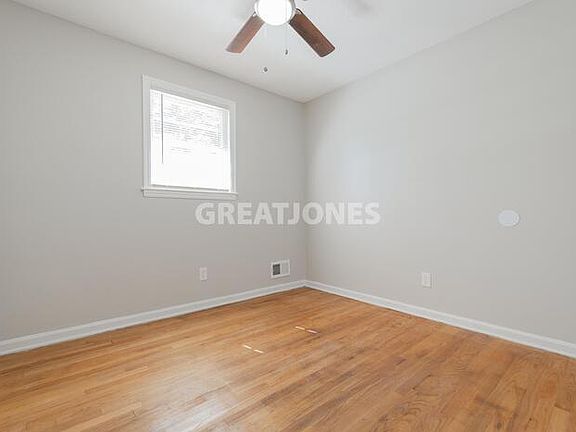 5th image of 121 Charleswood Dr