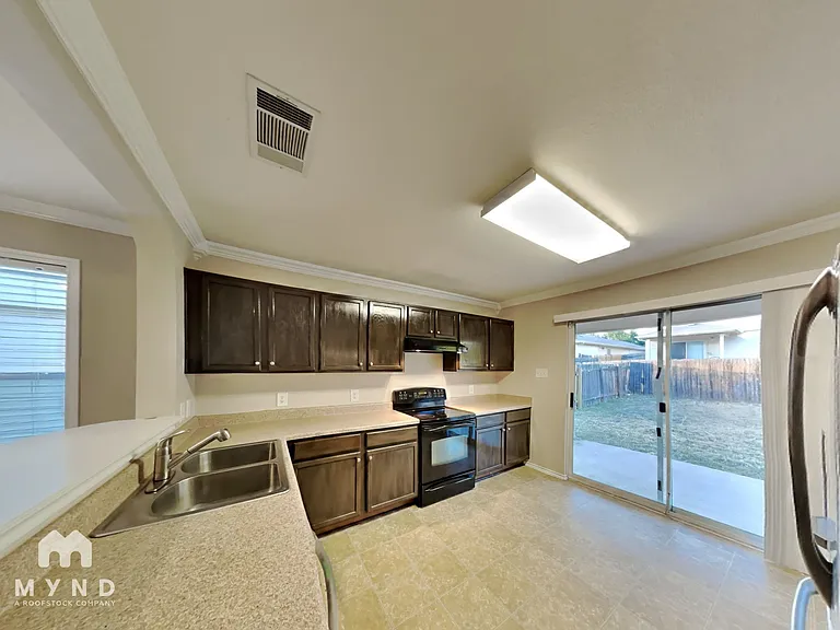 5644 Brougham Way — Photo 3