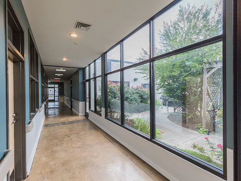 1302 Mactavish Ave — Photo 8