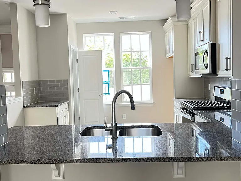 711 Chard Ln — Photo 6