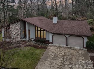 19 Hickory Court Ln, Hendersonville, NC 28792