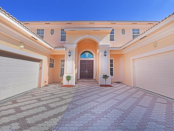 Home For Sale In Thornhill Green