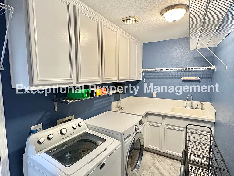 14855 Hedge Row Ct — Photo 24