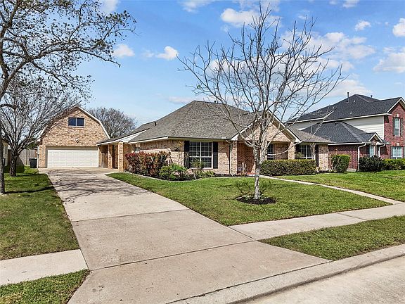 2nd image of 2304 Meadows Boulevard