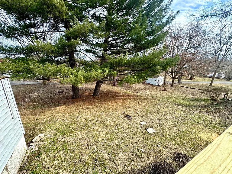 1426 N Main St — Photo 13