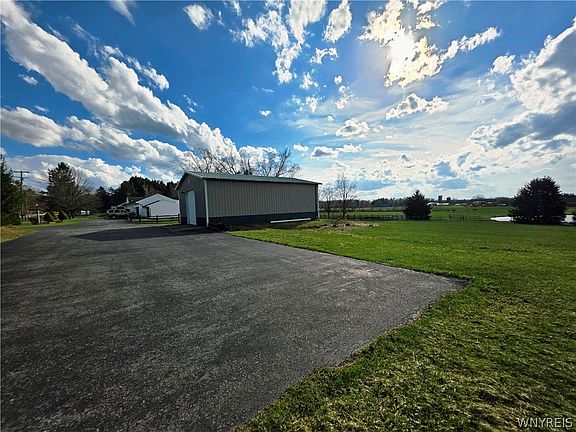 5th image of 7288 Center Rd