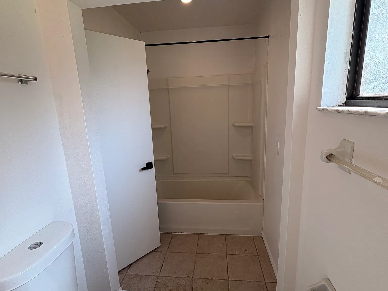 2 bed, 888 sqft, $1,650 — Photo 3