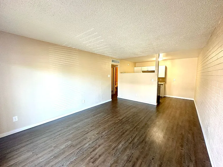 Bel Air Apartments — Photo 17