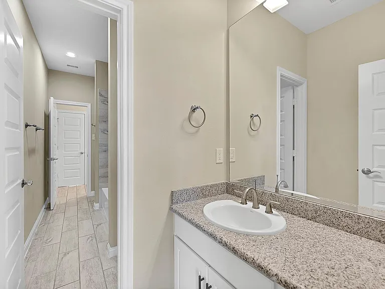 614 Imperial Blvd — Photo 17