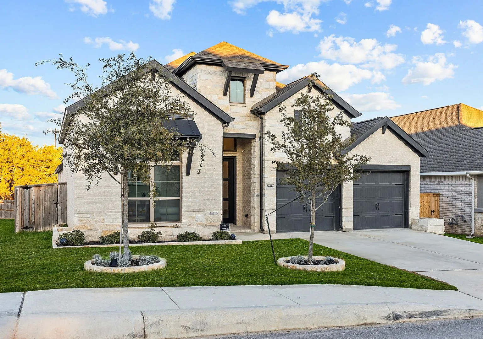 Elegant One-Story Home with Modern Upgrades 4 Bed, 3 Bath — Photo 3