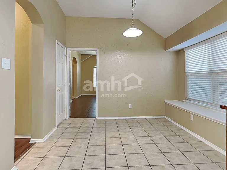 9613 Glenshee Dr — Photo 7