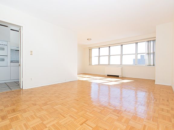 2nd image of 555 Kappock Street #16U