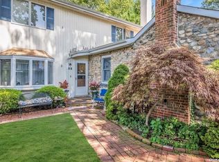 35 Teed St, Huntington Station, NY 11746