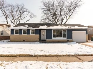 85 Evergreen St, Elk Grove Village, IL 60007