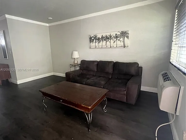1524 Lenox Ave #11 — Photo 2