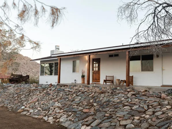 61877 Crest Circle Dr, Joshua Tree, CA 92252
