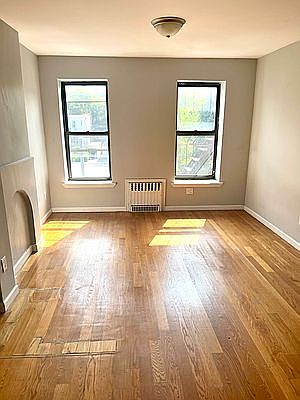 4th image of 42 Carlton Ave APT 3R
