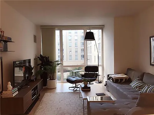 Rented by R New York | media 26