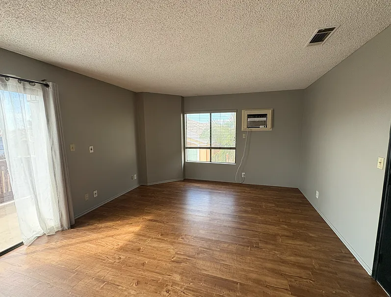 3 bed, $3,000 — Photo 2