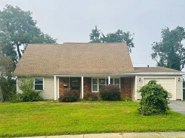 12 Ember Ln, Willingboro, NJ 08046