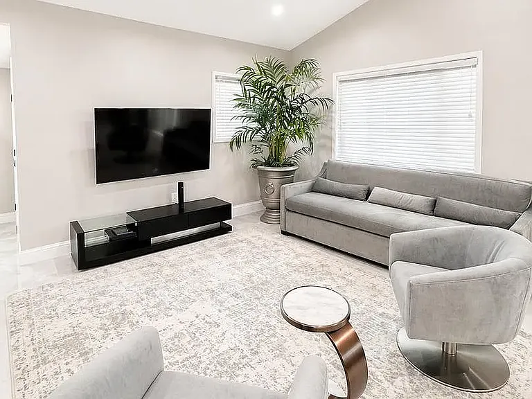 51 Chiswick Dr — Photo 2