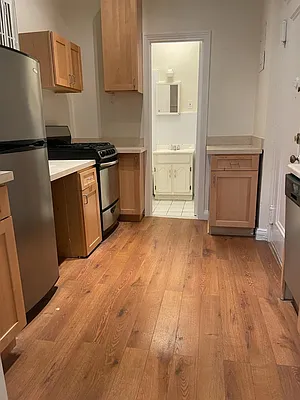 Sold by Manhattan Flats | media 7