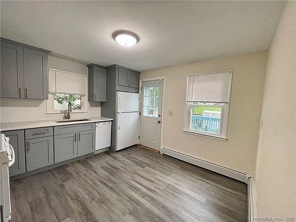 5th image of 145 Rooster River Blvd