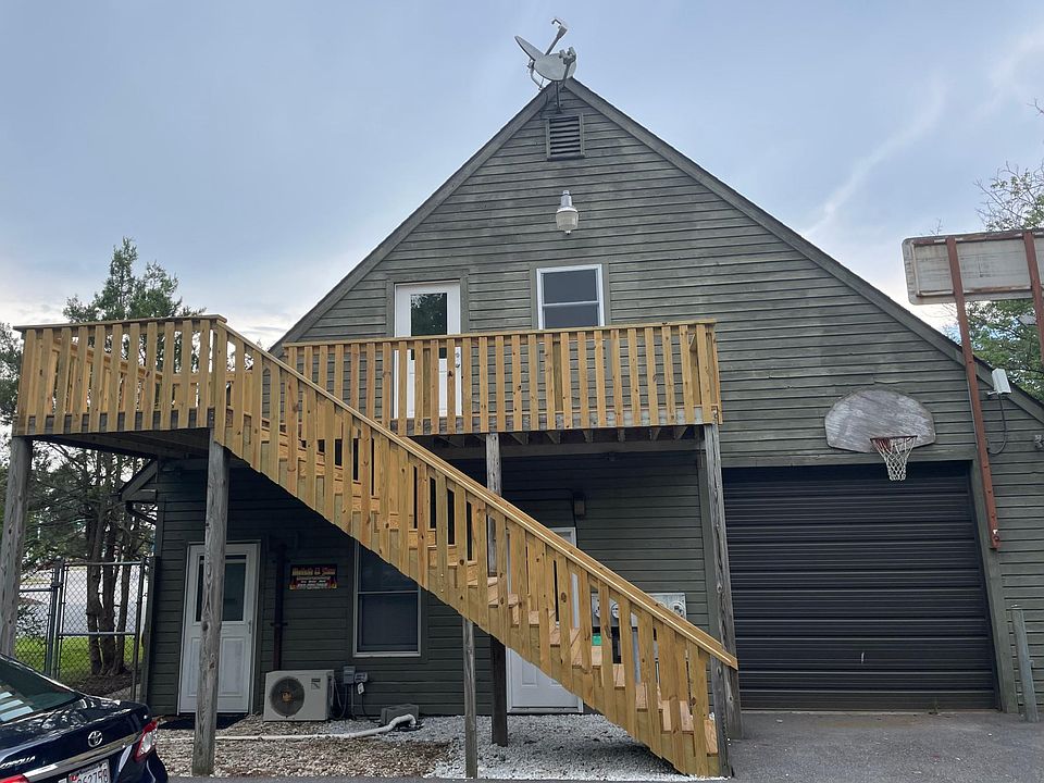 1st image of 206 Saint Claire Pl