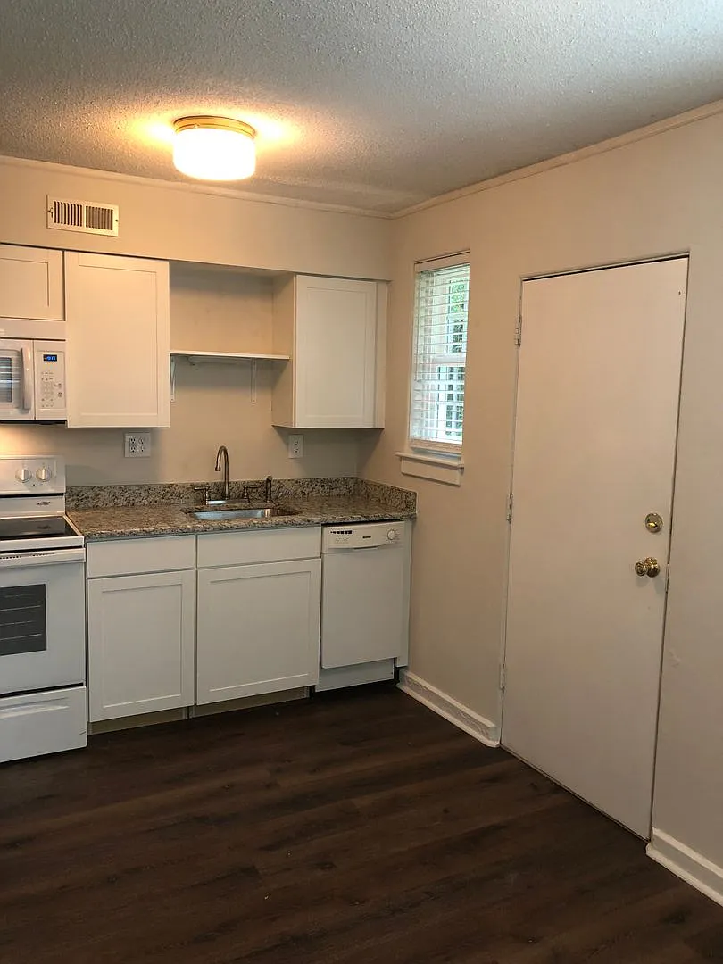 Greenville 2BD/1BA, 896SF — Photo 3